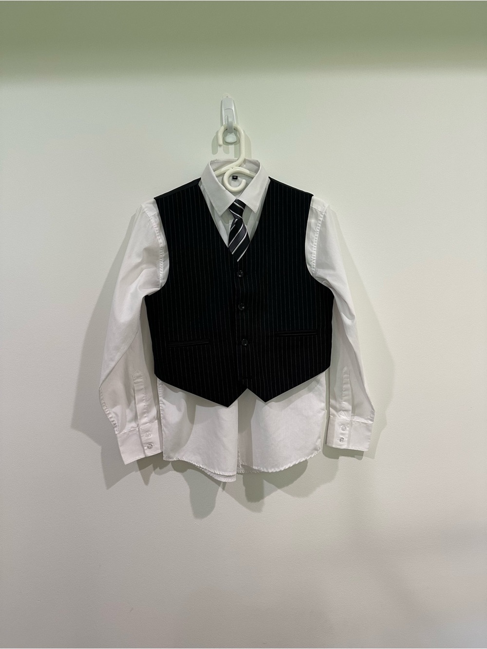 Andrew Fezza 3 Piece Suit - Black Pinstripe - Boys 16R - Picture 3 of 5